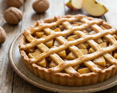 Walnut pie with caramelized apples