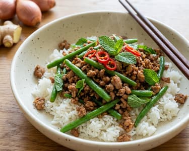 Vietnámi darált hús zöldbabbal (Đỗ xào thịt)