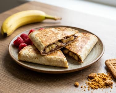 Édes sült tortilla csokoládéval és gyümölcsökkel