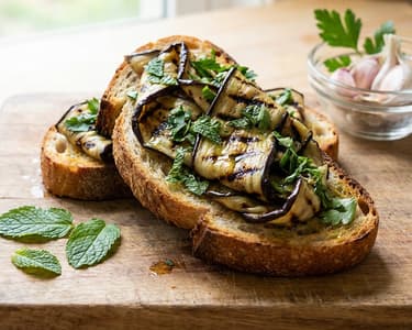 Padlizsános bruschetta friss fűszernövényekkel