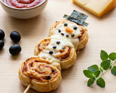 Hóember alakú pizzás falatkák