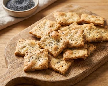 Crispy Spelt Crackers with Poppy Seeds