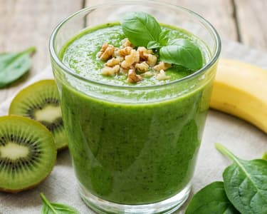 Zöld smoothie kiwivel és banánnal