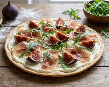Flammkuchen friss fügével és sonkával