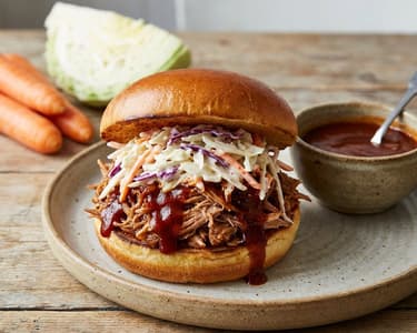 Tépett sertéshúsos burger | Szaftos és házi
