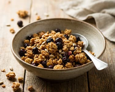 Granola napraforgómaggal és főtt gyümölccsel