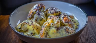 Mákos guba kürtőskalácsból vagy kifliből, vaníliasodóval