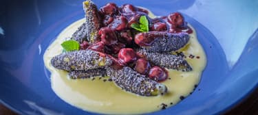 Meggyes-mákos nudli vaníliasodóval