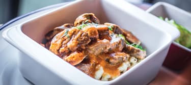 Villányi vaddisznó “Bakonyi” módra, snidlinges galuskával