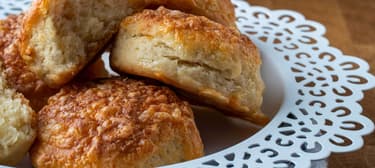 Tejfölös-sajtos pogácsa kelesztés nélkül