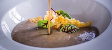 Gombakrémleves parmezán chips-szel