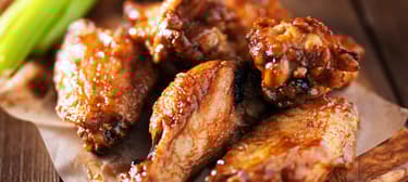 Csirkeszárnyak mézes-barbecue szószban