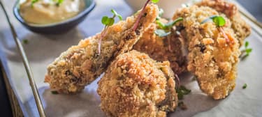 Máj és konfitált zúza ropogós bundában, fokhagymás majonézzel