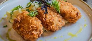 Rántott borjúérmék, szarvasgombás pürével