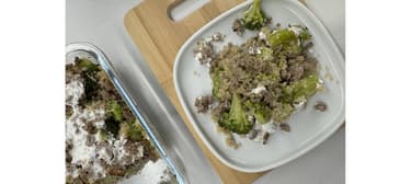 Rakott brokkoli quinoával és darált pulykahússal