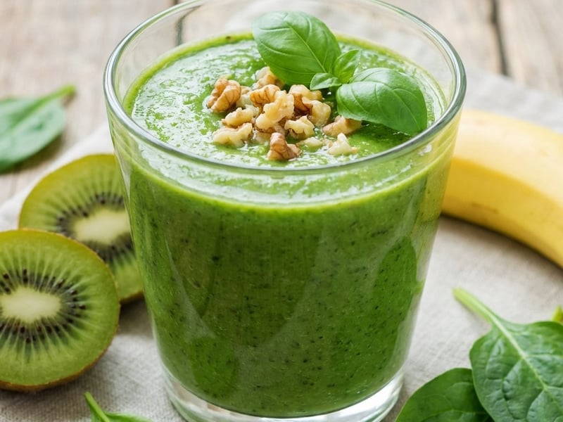 Zöld smoothie kiwivel és banánnal