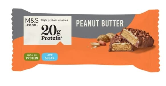 Marks & Spencer Mogyoróvaj ízesítésű fehérjeszelet tejcsokoládéban
