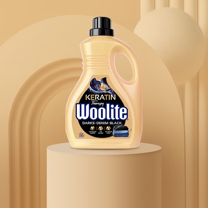 Woolite Keratin Therapy mosószer sötét ruhákhoz 4.5 l