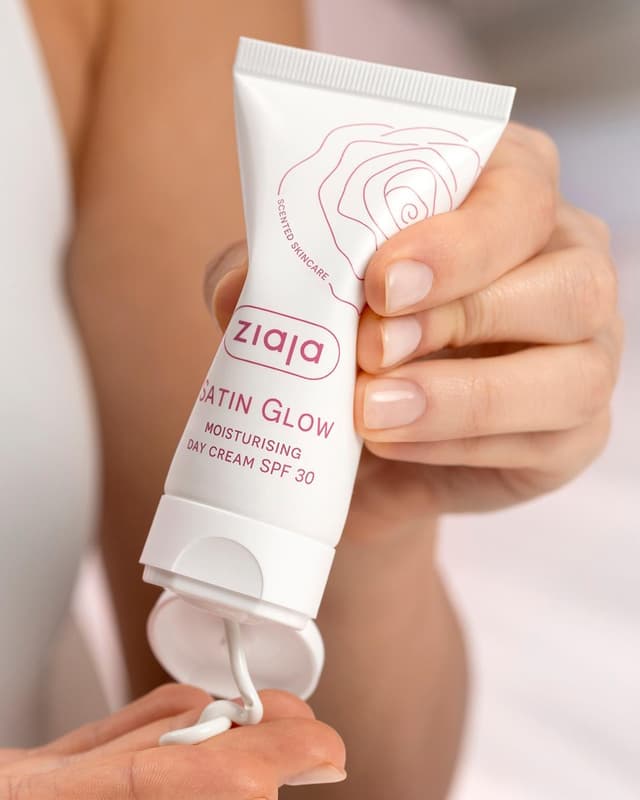 ZIAJA Szatén ragyogás hidratáló nappali arckrém SPF30