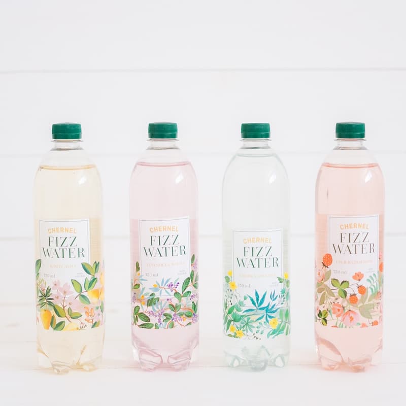 Fizz Water Levendula-Bodza ízű enyhén szénsavas üdítőital