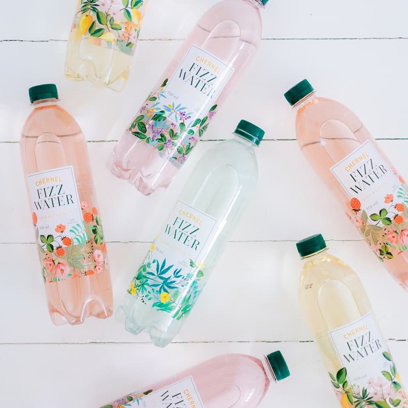 Fizz Water Cucumber-Ginger flavored slightly carbonated soft drink