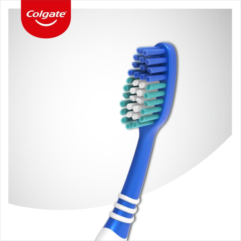 Colgate Extra Clean közepes sörtéjű fogkefe
