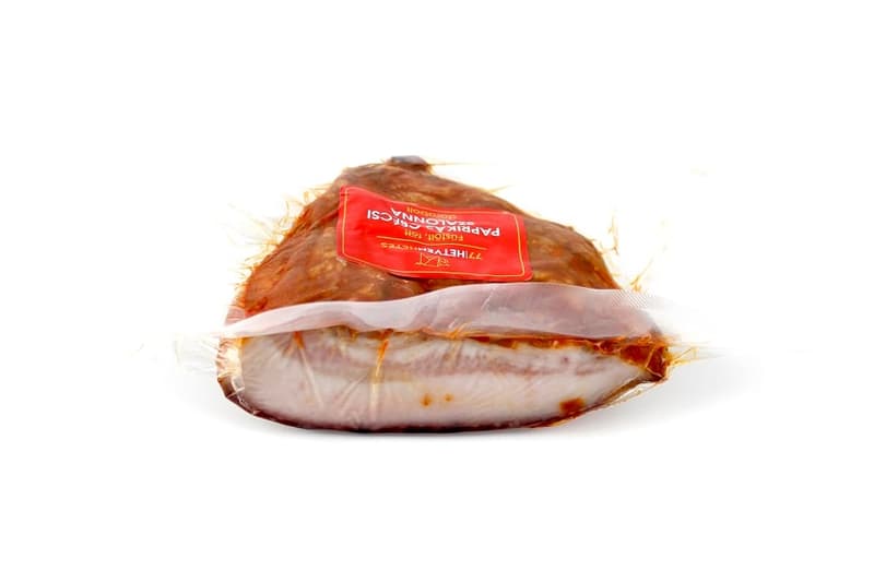 Hetvenhetes Főtt csécsi szalonna darabolt